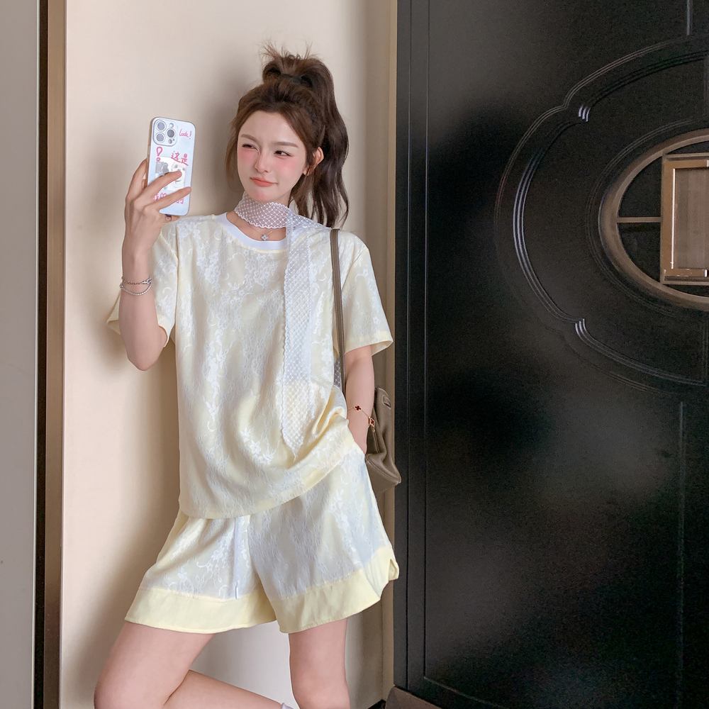 黄色设计感休闲套装女2025年夏季新款蕾丝漂亮T恤阔腿短裤两件套