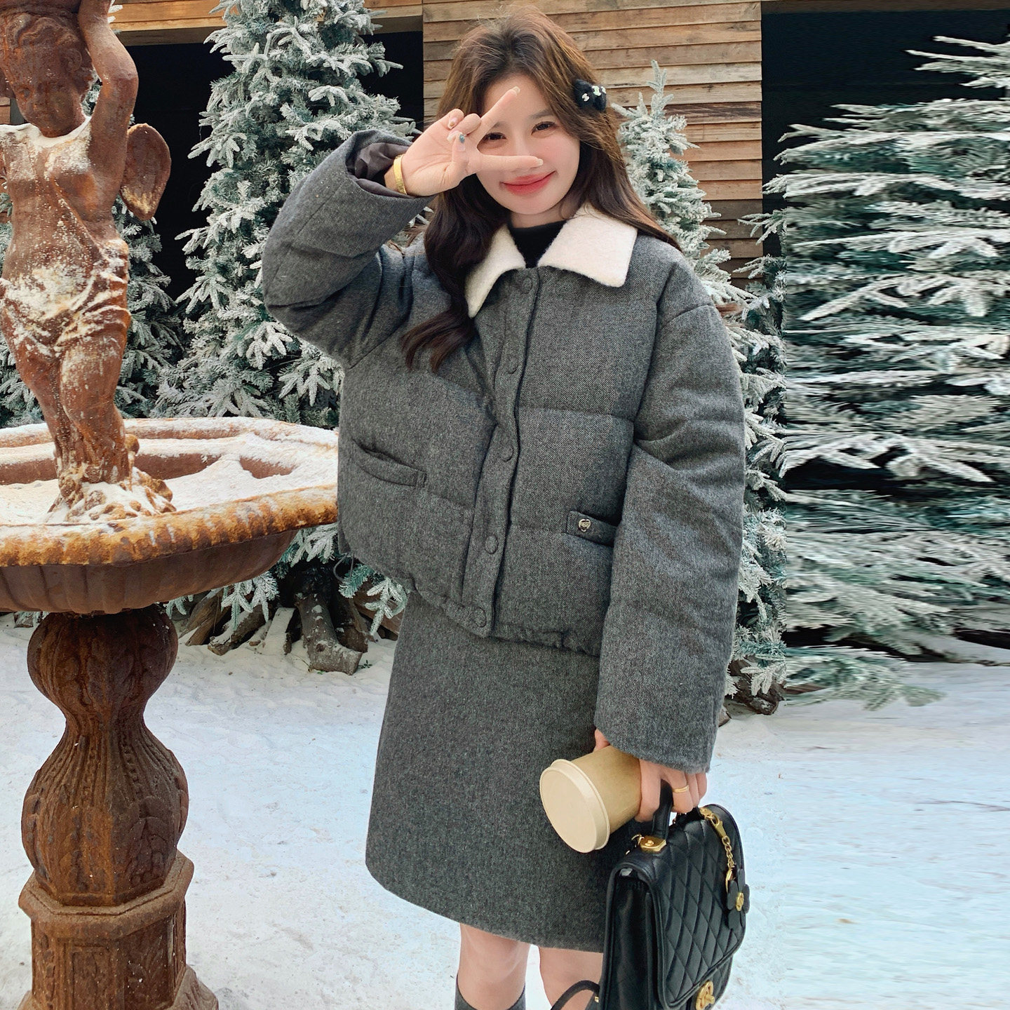 今年流行小个子羽绒套装裙女2025冬季新款撞色翻领外套短裙两件套