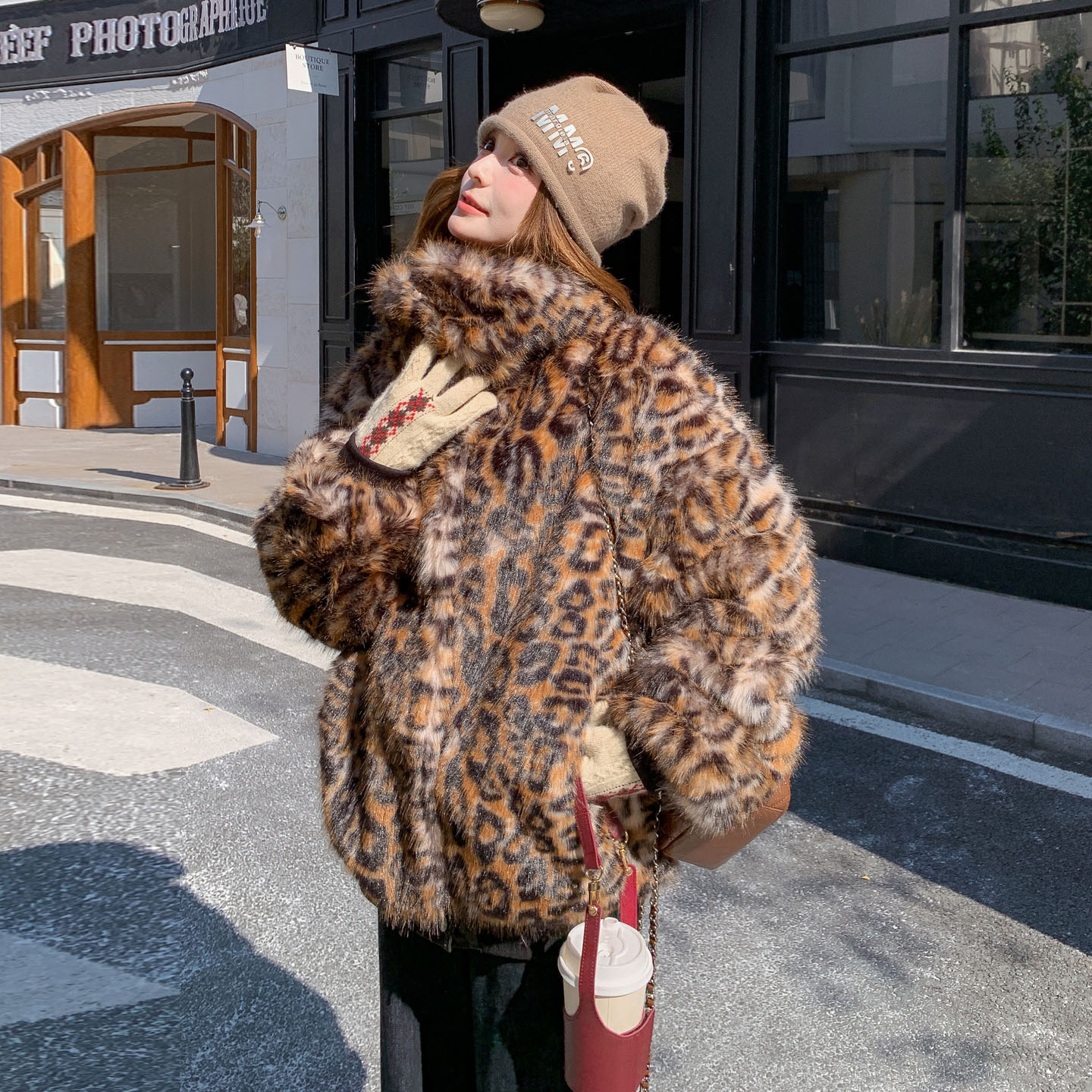 今年流行两面穿豹纹棉衣外套