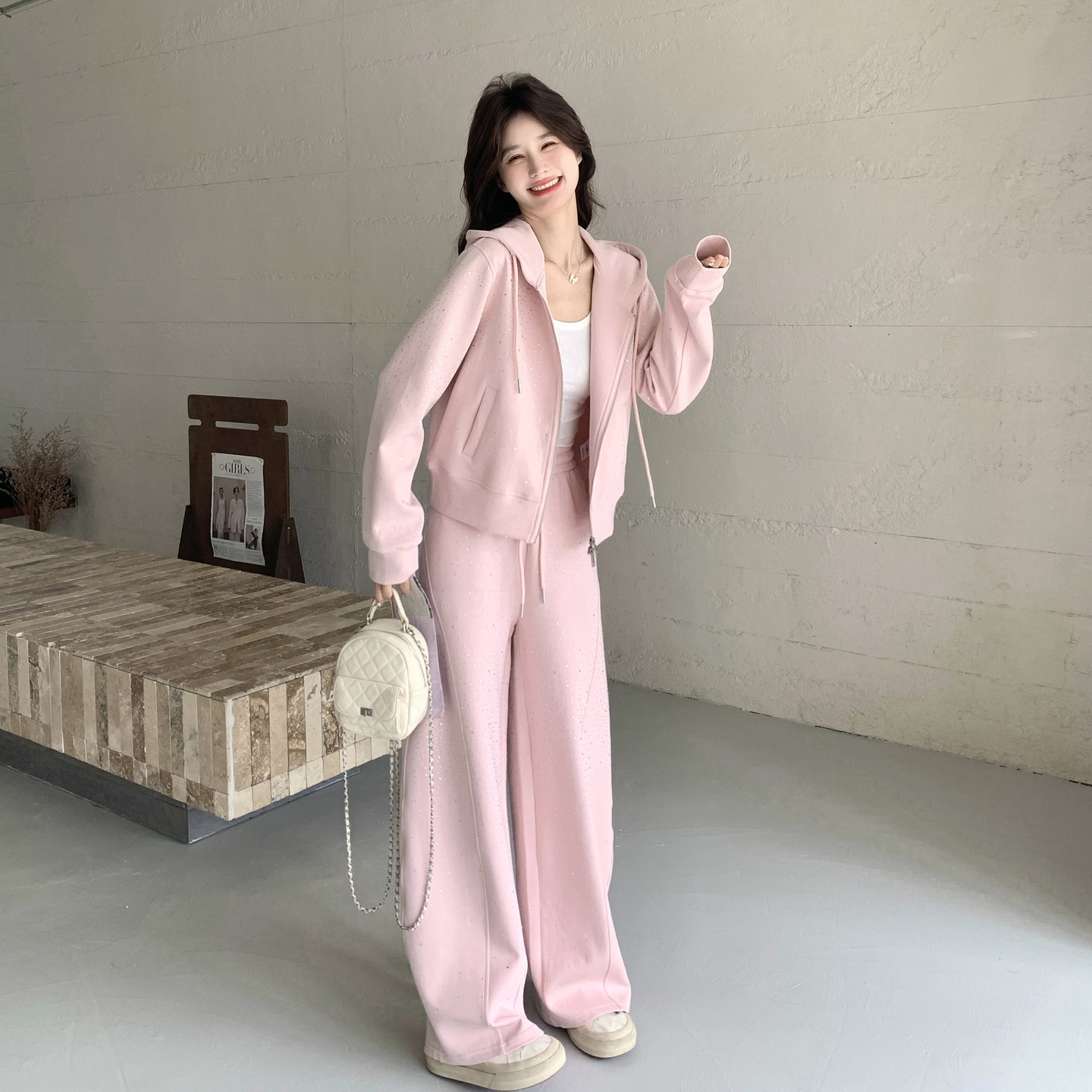 粉色韩系休闲风重工镶钻套装女