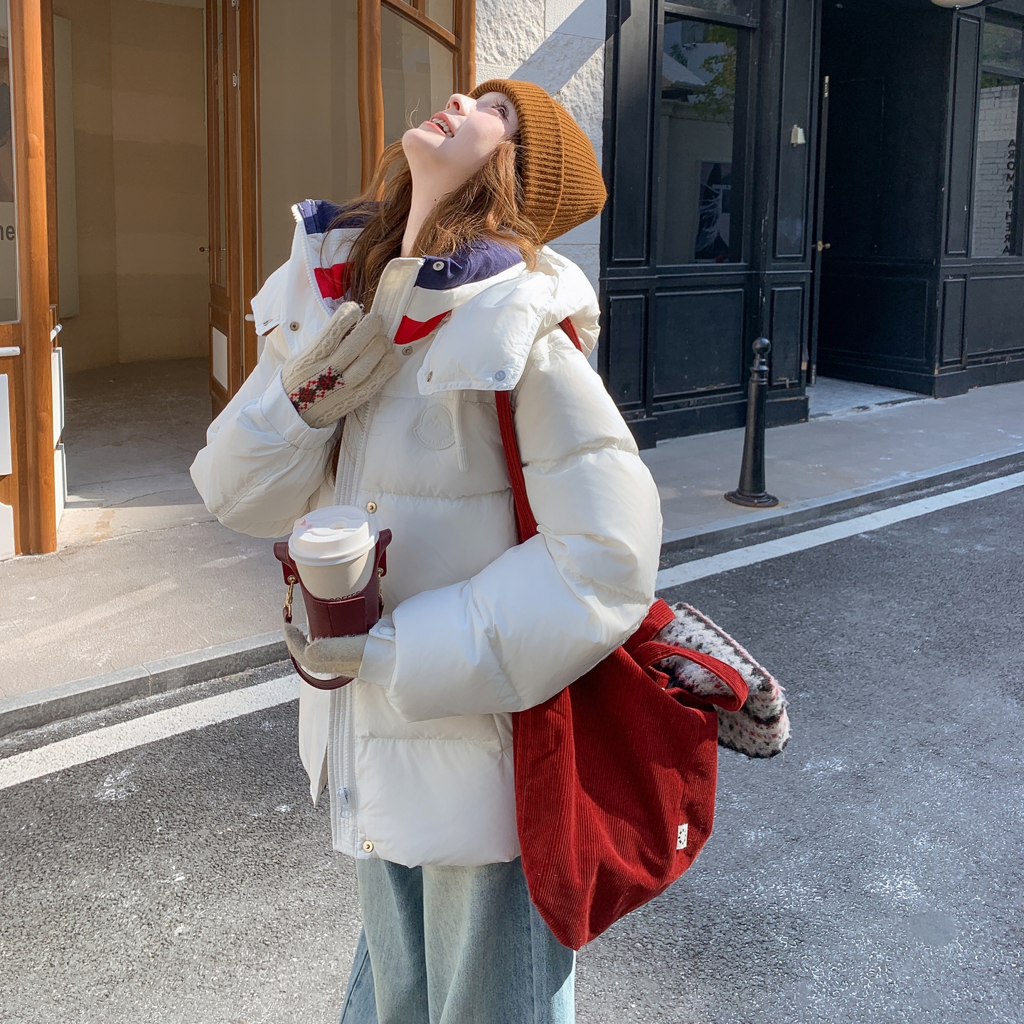 白色轻盈保暖男女同款连帽羽绒服