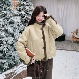 黄色软糯保暖羊羔毛短款外套女2025年冬季新款奶呼呼皮毛一体棉服
