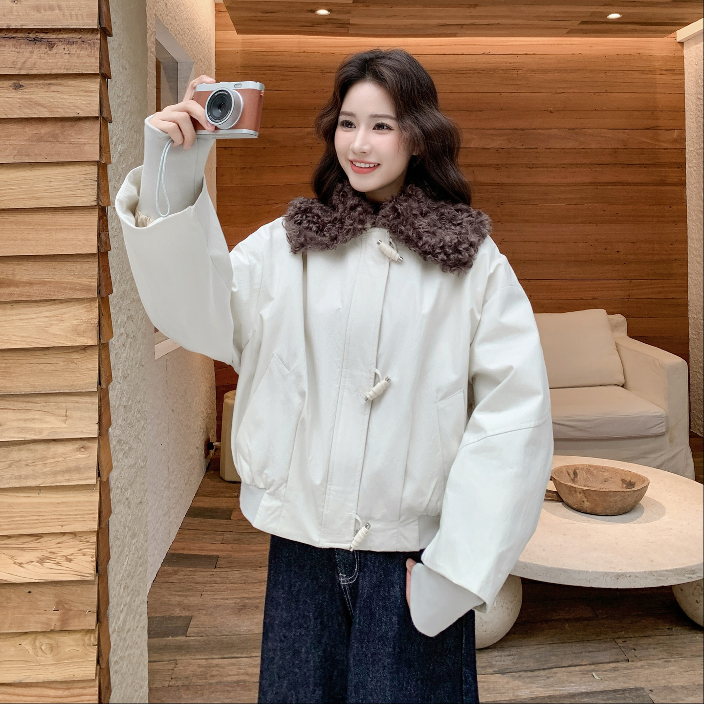 米白色防风保暖白鸭绒羽绒服