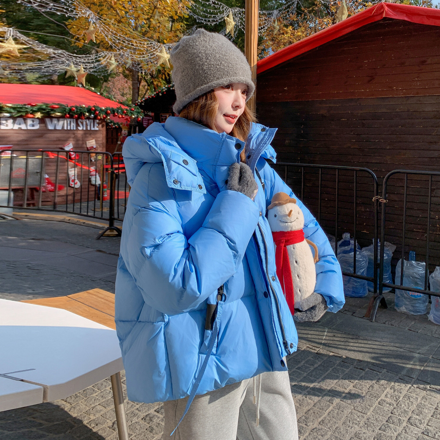 蓝色清甜减龄短款连帽羽绒服女2025冬季新款小个子时尚百搭面包服
