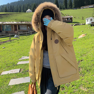 姜黄色短款连帽大毛领羽绒服女2025冬季新款90白鸭绒御寒保暖外套
