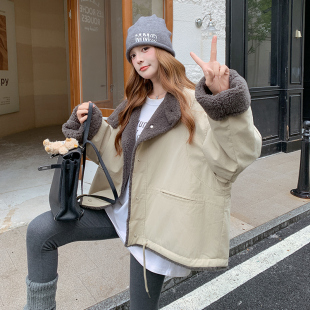 浅卡其色韩系工装设计感派克服女2025年冬季新款毛绒拼接棉衣外套