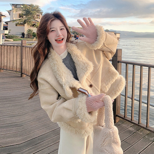 黄色超好看皮毛一体短外套女2025冬季新款俏皮减龄毛绒绒轻暖棉服