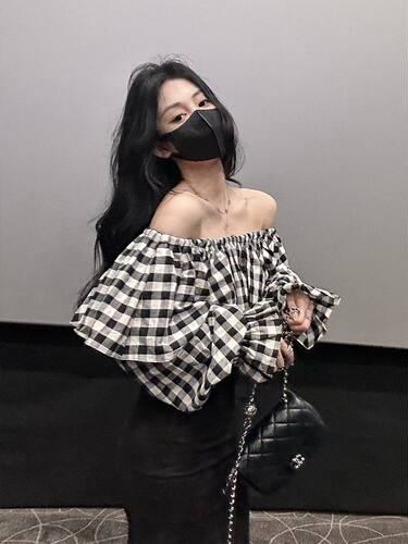 法式复古格子一字肩长袖上衣女秋季2026新款设计感气质荷叶领衬衫