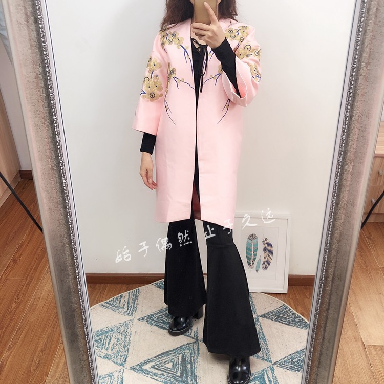 2025春季新款女装 小众重工金银线梅花刺绣缎面廓形风衣气质通勤
