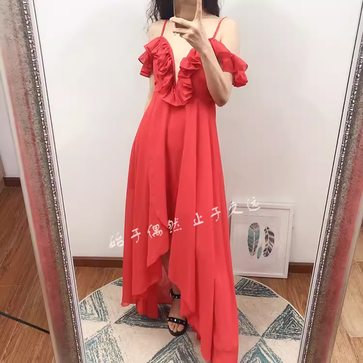 四色入 2026夏季新款女装性感吊带露肩款荷叶边连衣裙度假中长裙