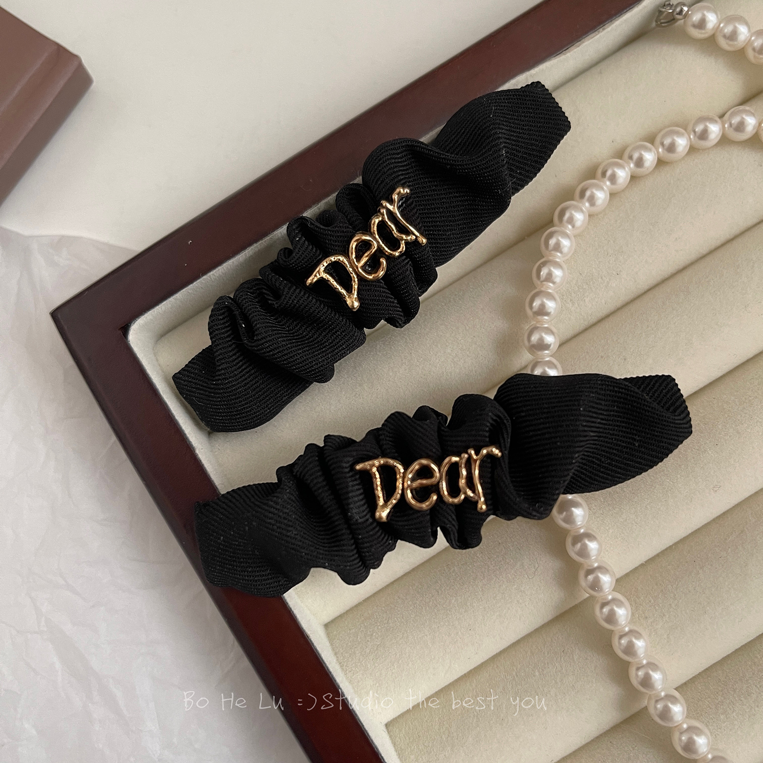 小众设计感字母褶皱发夹边夹发饰