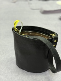 古士达水桶包女新款 圆筒单肩斜跨包小众手工包J 高级感真皮大容量