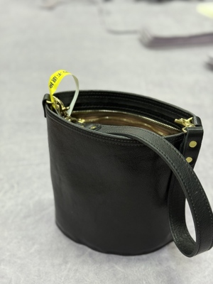 古士达手工风格真皮水桶包