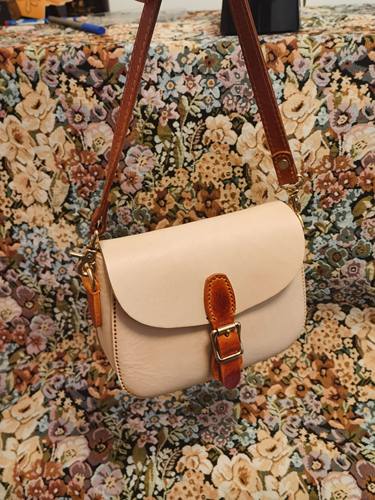 DIY纯手工新款马鞍包女包植鞣皮手缝养色真皮斜挎包小包百搭文艺