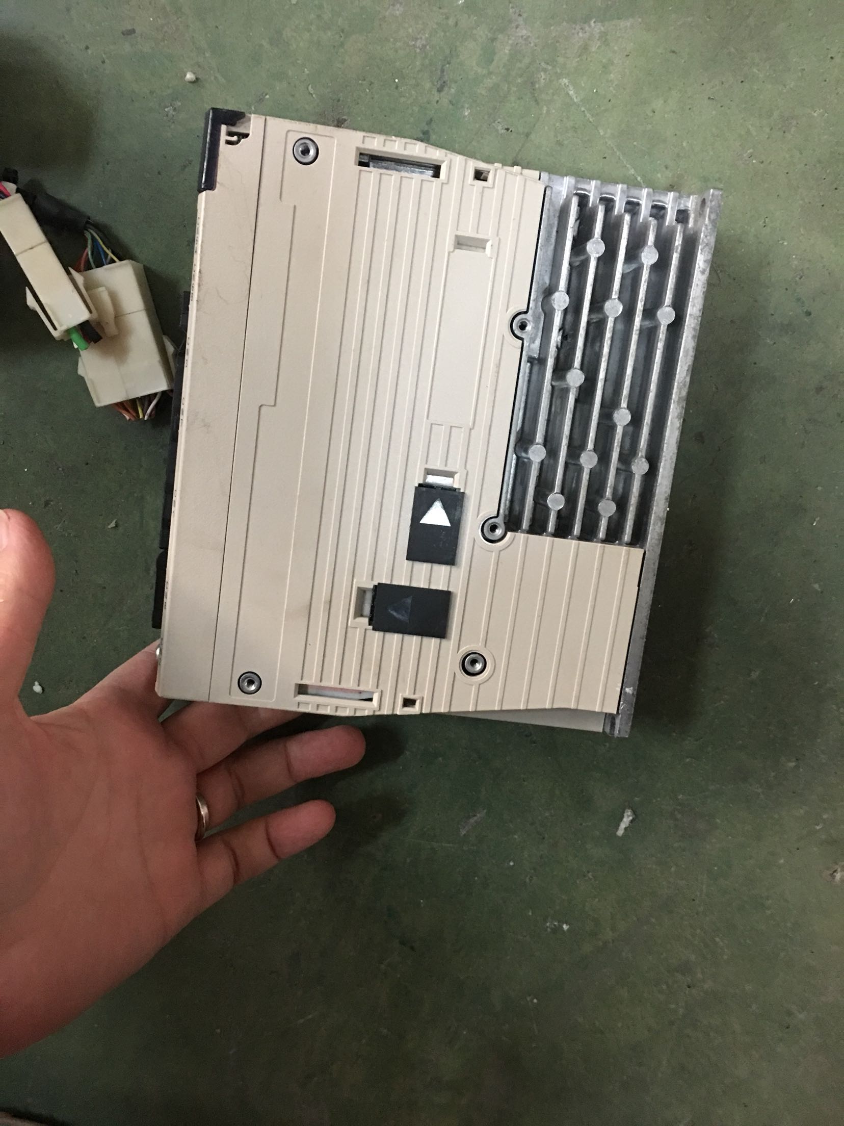 新款驱动器安川SGDV-R90A21B