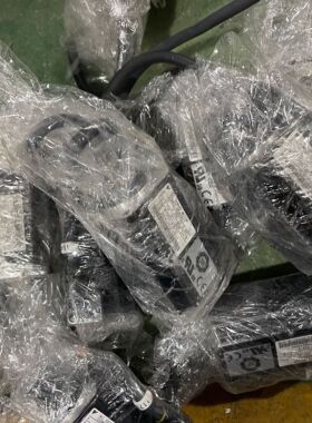 SGMAS-A5ACA21安川伺服电机SGMAS-A5A2A21 专业销售维修一体化