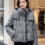 高级感满印字母羽绒服女冬季短款连帽宽松大口袋白鸭绒面外套