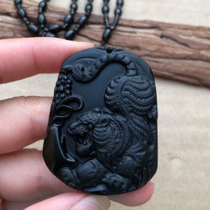 天然黑曜石生肖虎玉佩证书护身符