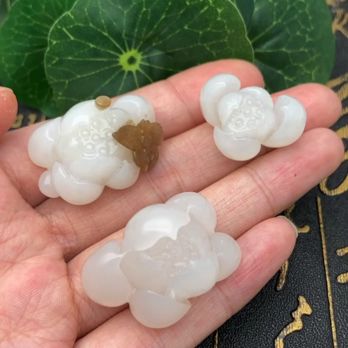 新疆和田玉籽料 荷花吊坠挂件DIY配饰 莲花蝶恋花羊脂玉  男女款