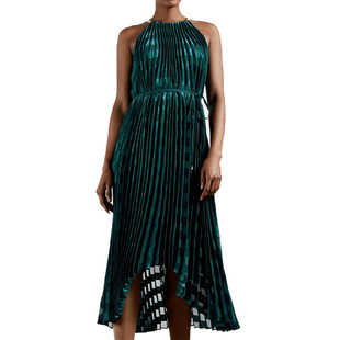 英伦T家22年春夏新款女装露肩链条挂脖前短后长裙摆百褶连衣裙