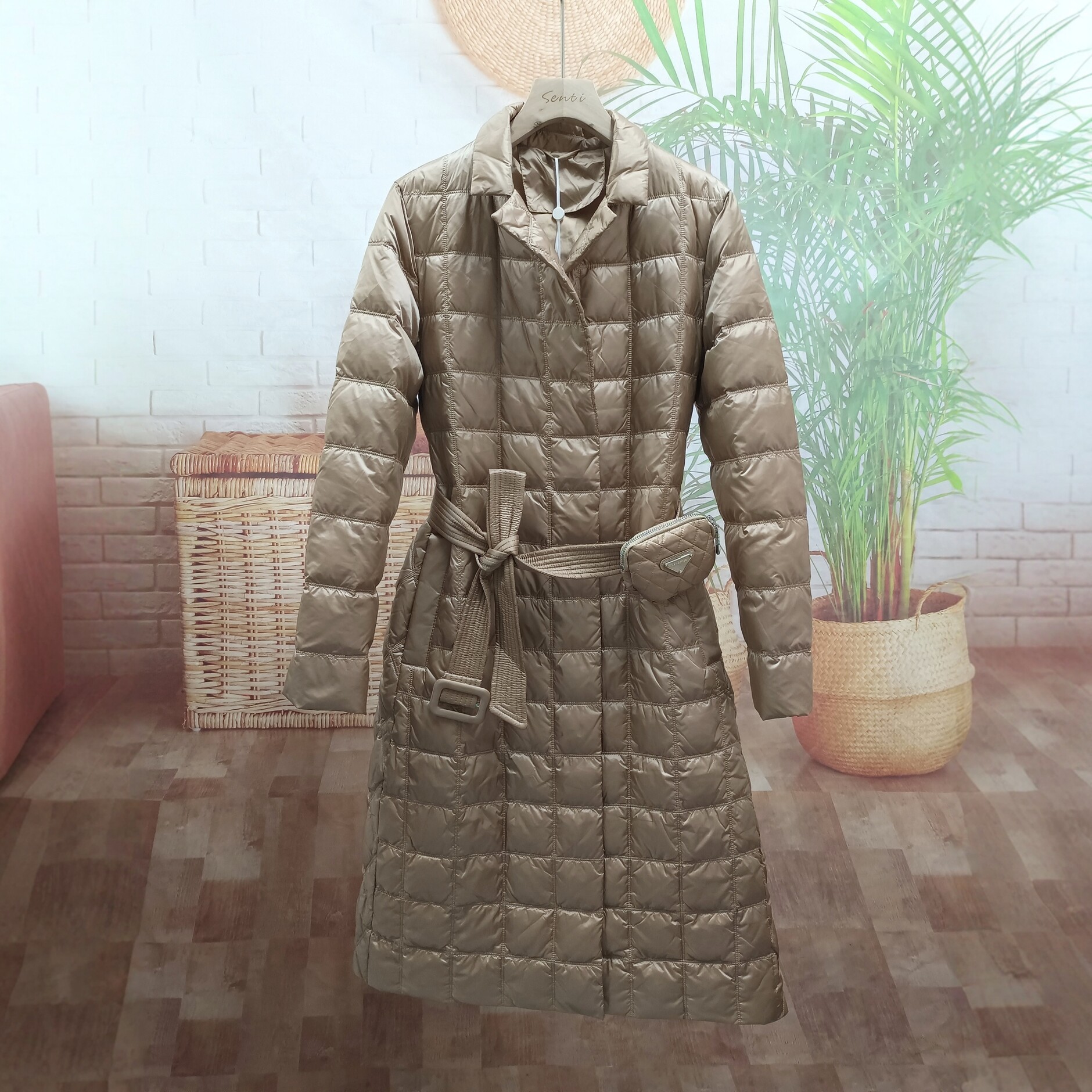 香槟金尾单特惠款修身轻薄冬季羽羽绒服