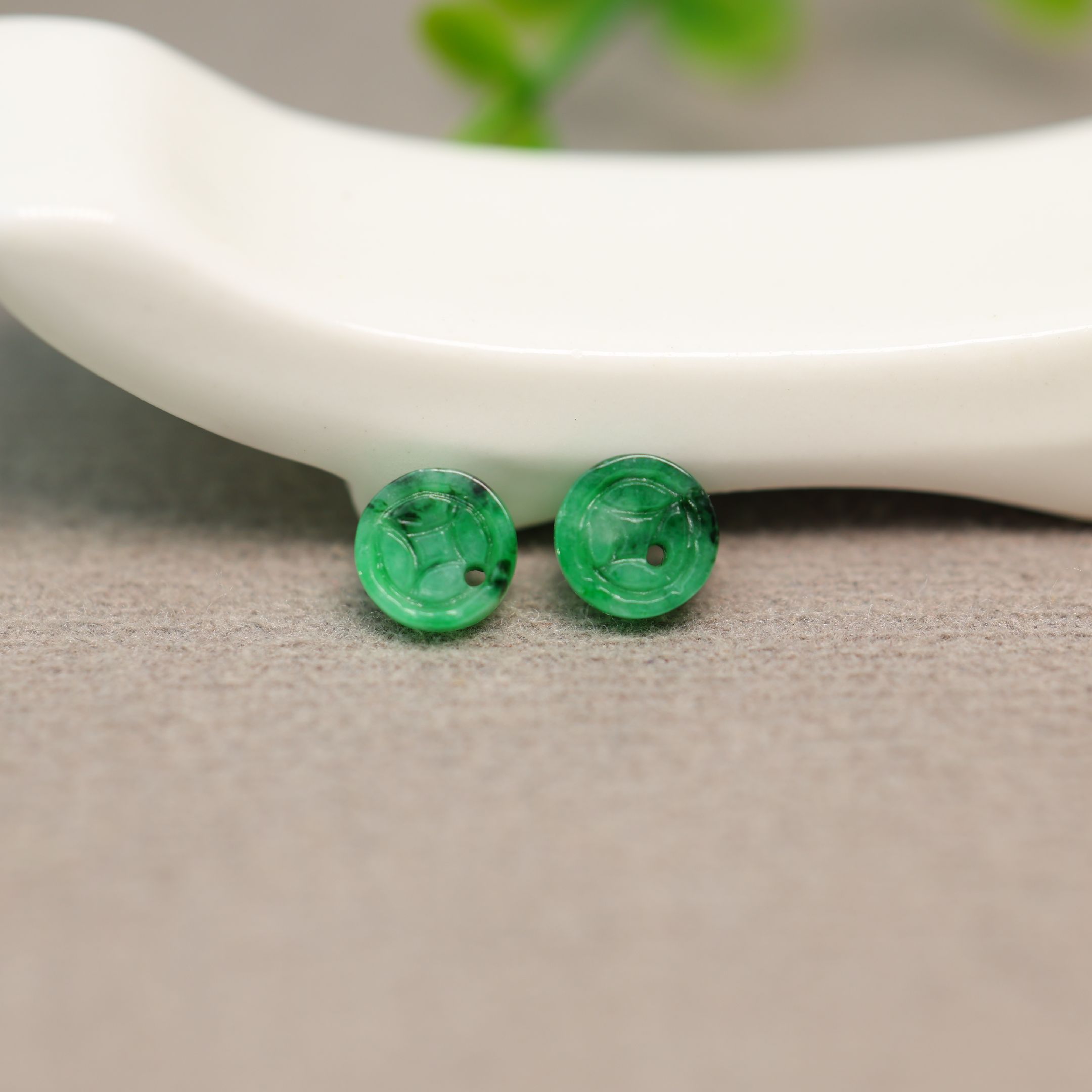 天然A货翡翠古钱币纹小桶珠