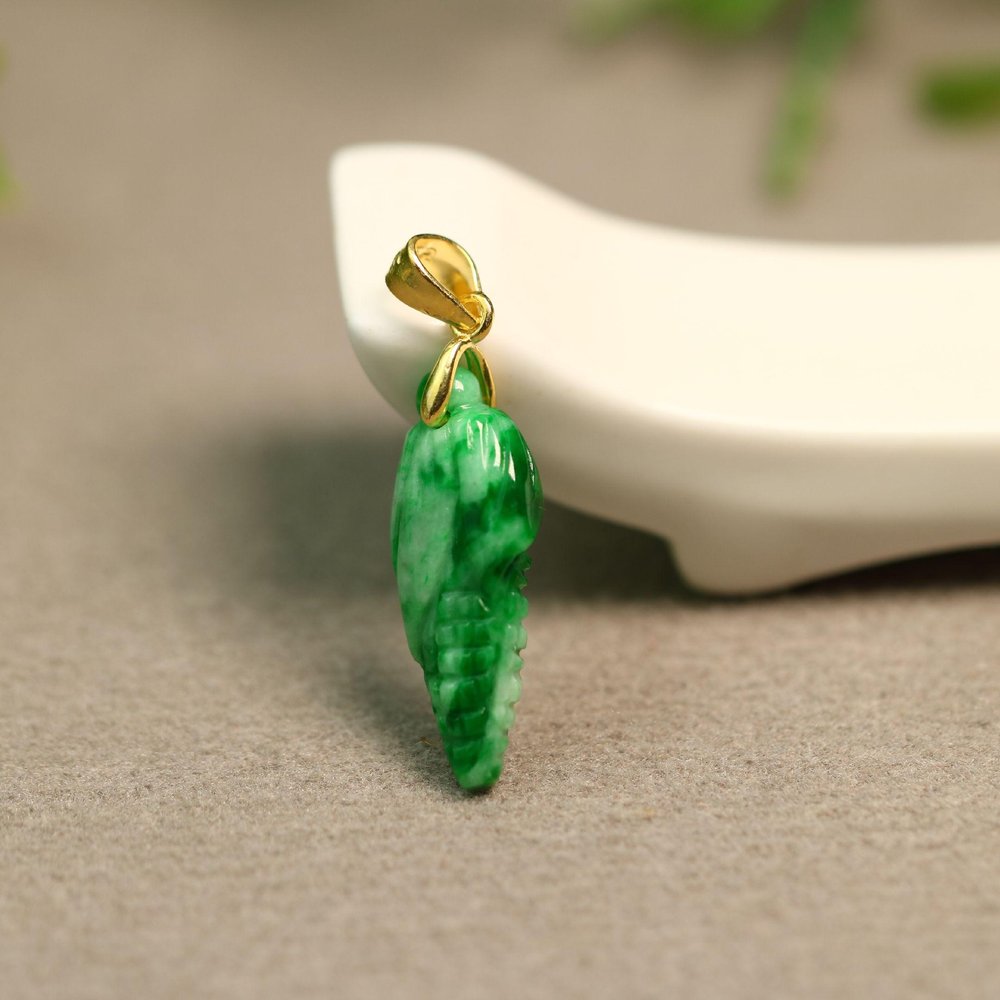 天然A货翡翠玉米锁骨吊坠