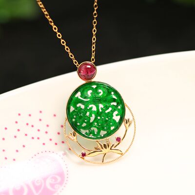 冰种天然翡翠镂空雕花锁骨吊坠