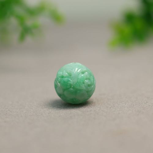 阳绿天然A货翡翠镂空雕花珠子