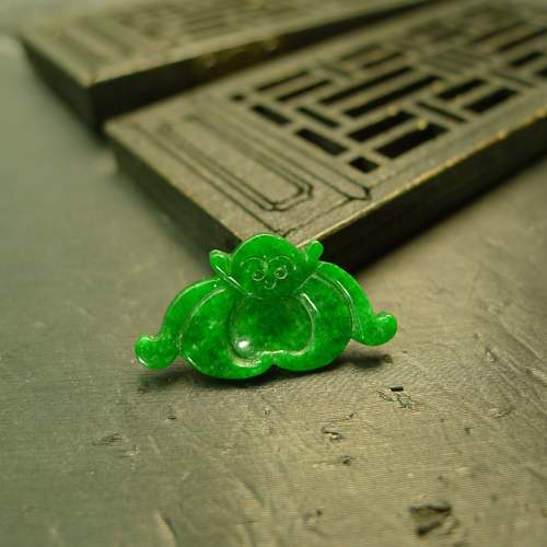 缅甸天然A货翡翠蝙蝠戒面