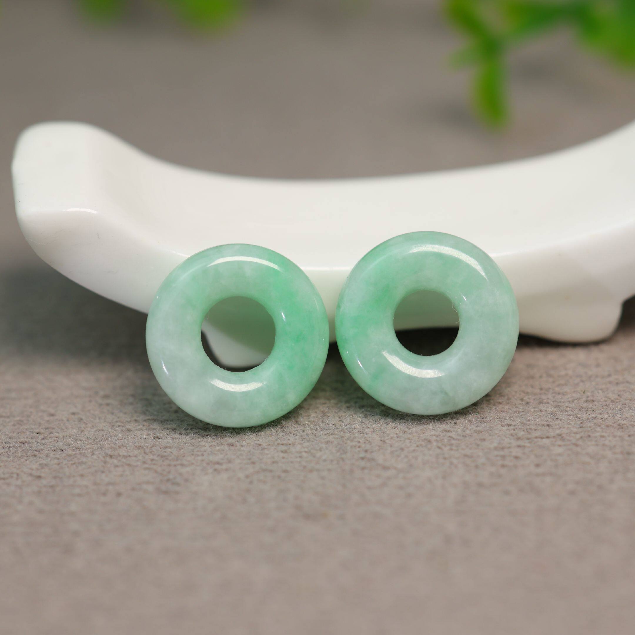 阳绿缅甸天然A货翡翠甜甜圈小环