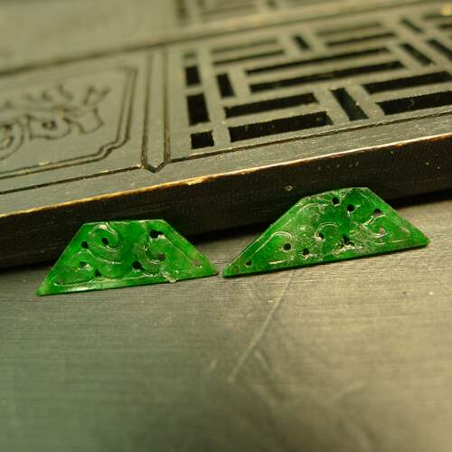 天然A货翡翠镂空雕花梯形花片