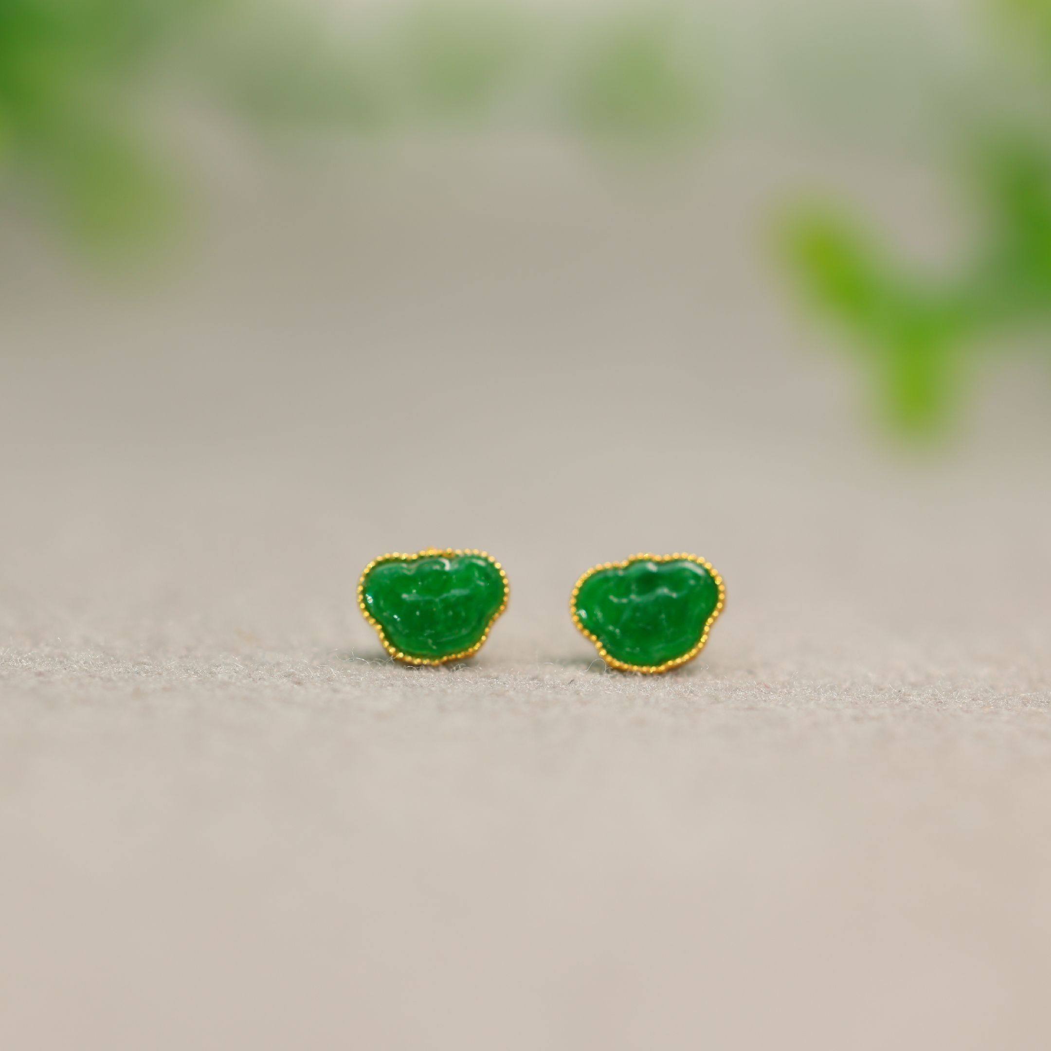 辣绿缅甸天然A货翡翠如意耳钉