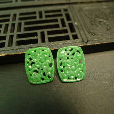 满绿天然A货翡翠方形雕花戒面