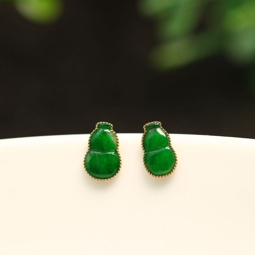 辣绿天然A货翡翠葫芦耳钉
