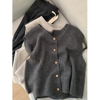 灰色小金扣马甲针织背心毛衣女秋款外搭叠穿坎肩秋冬打底无袖上衣