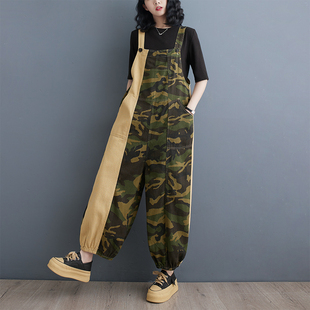 小菲家~2024春季新款宽松大码迷彩撞色牛仔背带裤女士工装连体裤