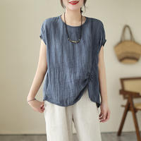 This is a retro and versatile short-sleeved T-shirt made of cotton and linen with a slit at the bottom of the design. It is a stylish and stylish pleated button-up top that makes you look slimmer thumbnail 5