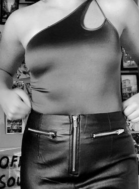 UO吊带性感连身内衣女打底衣黑色辣妹夜店性感连体衣