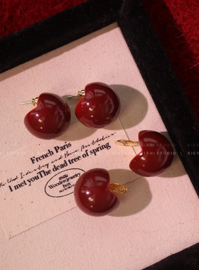 《安可拉红》复古法式轻奢高级感秋冬酒红色适合过年戴的耳钉耳环