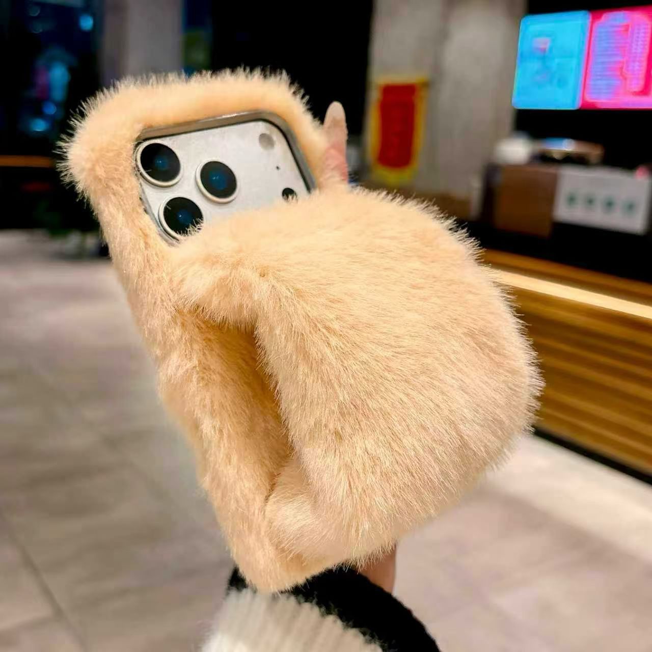 貂毛绒暖手腕适用小米14pro/15ultra/17promax/13s情侣手机软壳OPPOreno8/RENO9PRO毛茸华为p60/P50P40秋冬