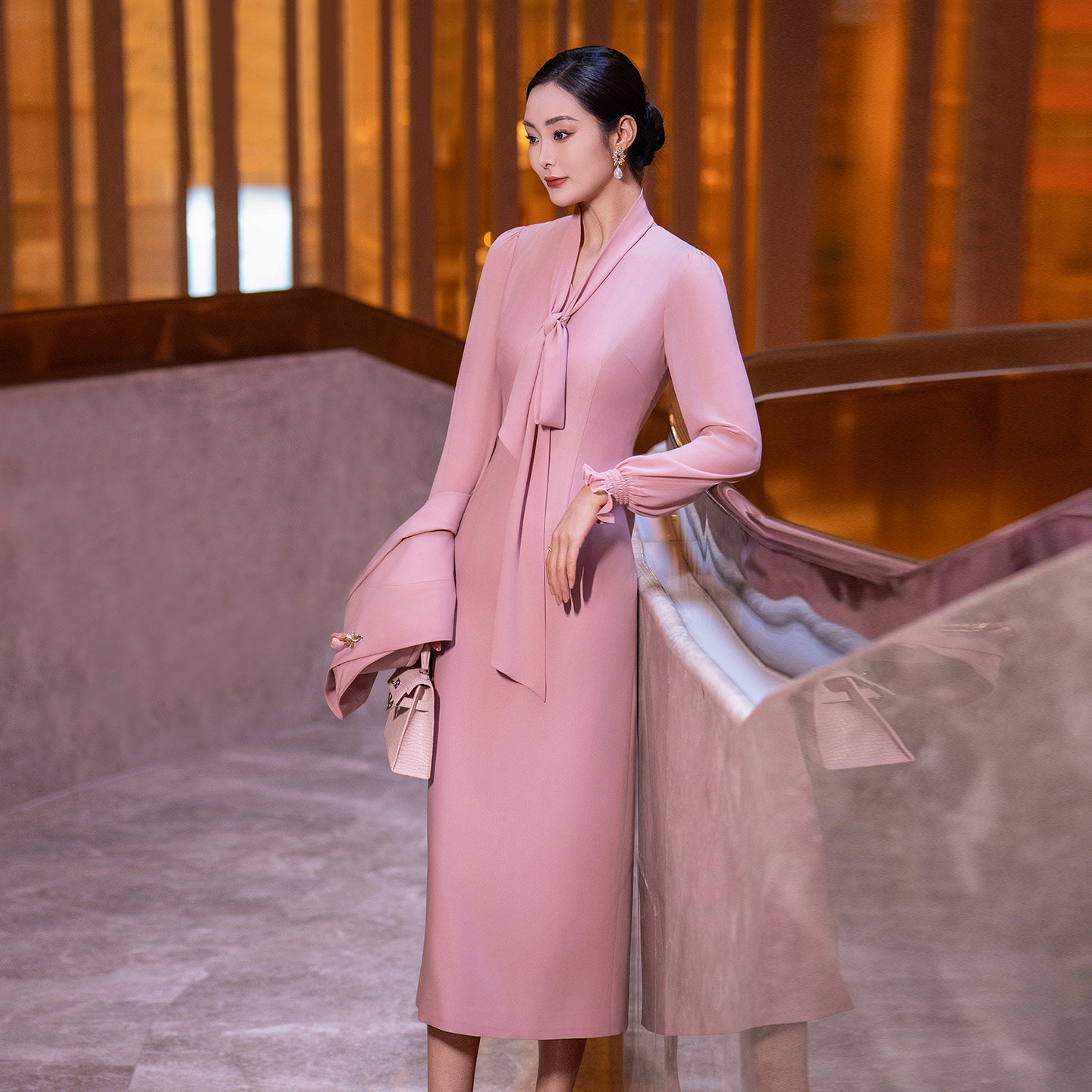 粉色连衣裙两件套女2026春装轻奢高级感气质减龄时尚西装裙子套装