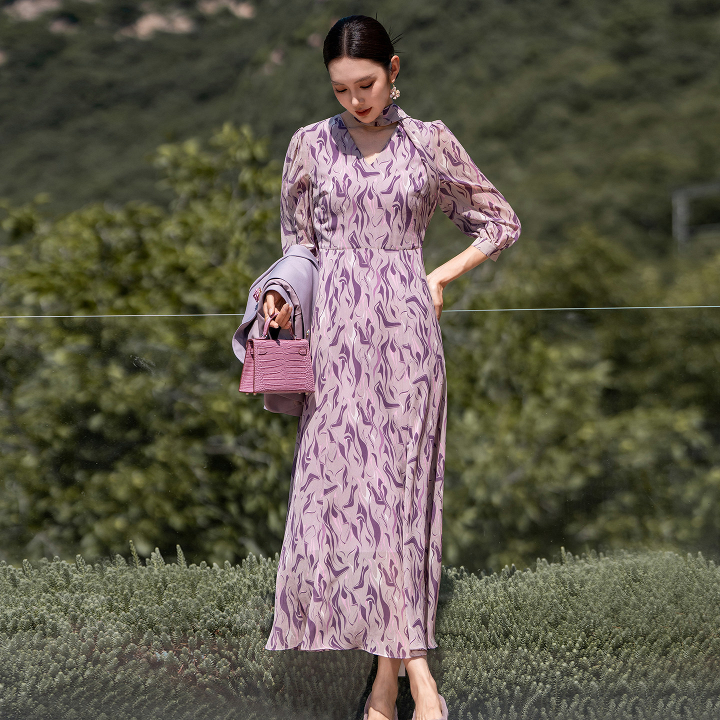 纳绎印花连衣裙女2026秋季新款气质洋气修身显瘦中长款大摆裙