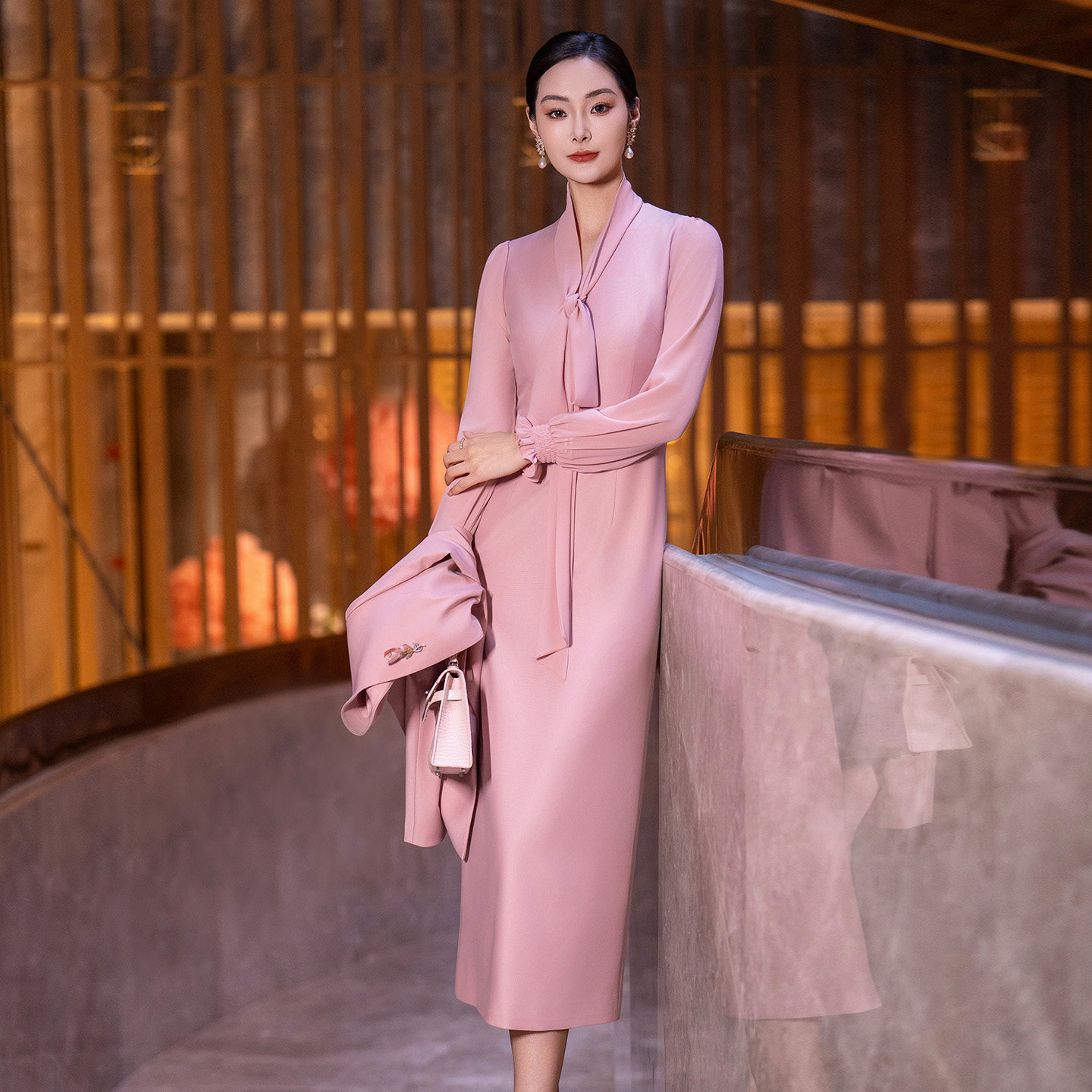 粉色套装女2026春新款女装气质减龄长袖西装修身连衣裙时尚两件套