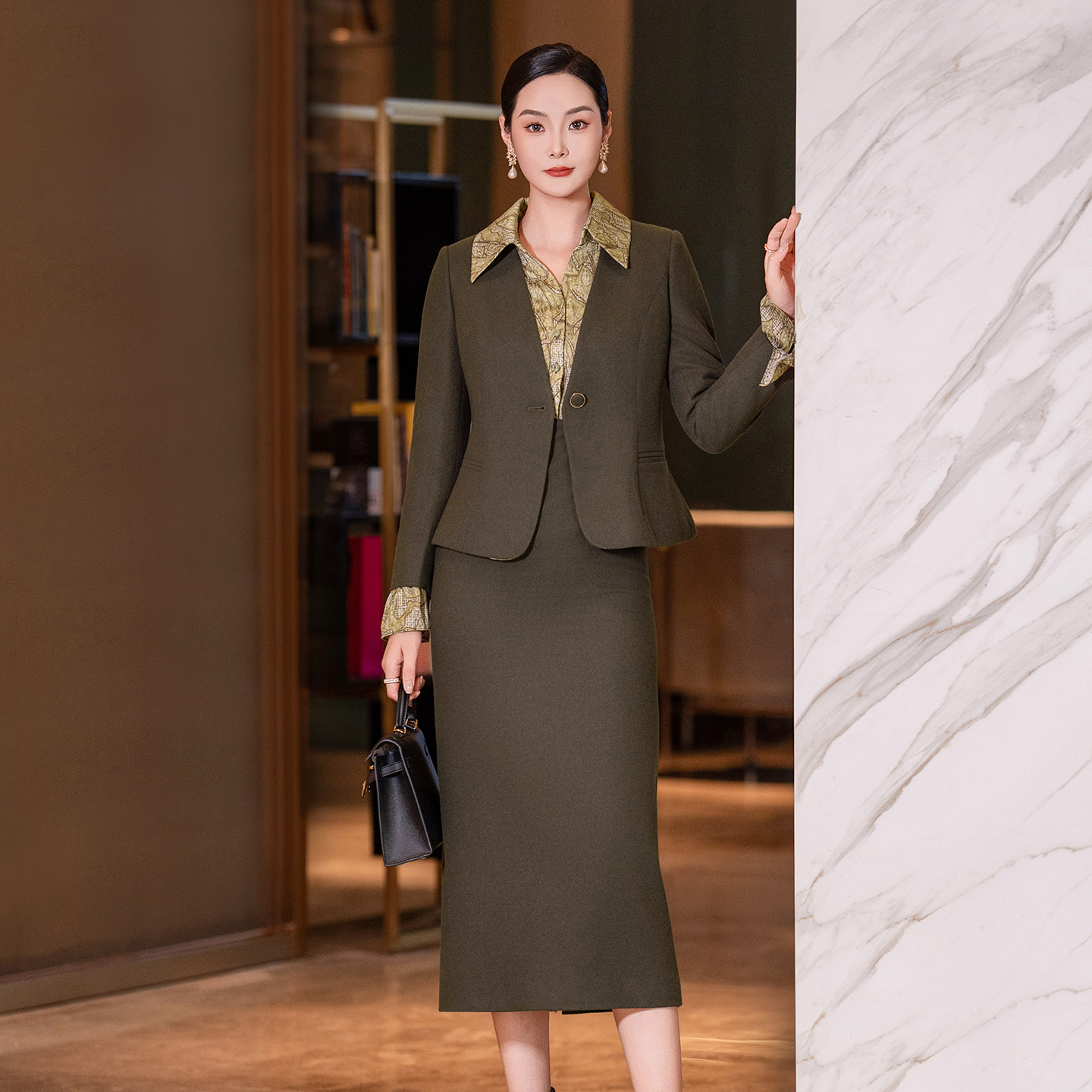 修身显瘦两件套职业装气质女