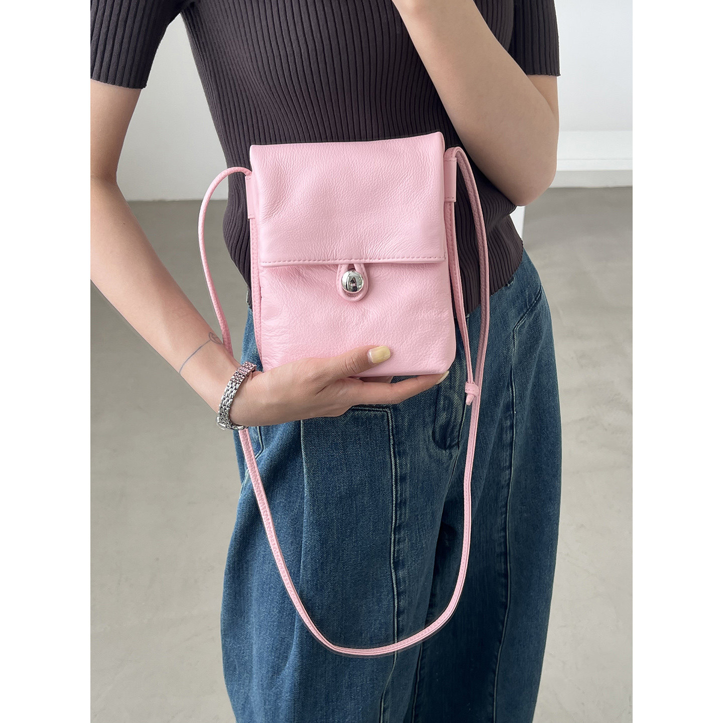 2026春夏新款真皮手机包简约百搭头层牛皮小方包迷你单肩斜挎包女