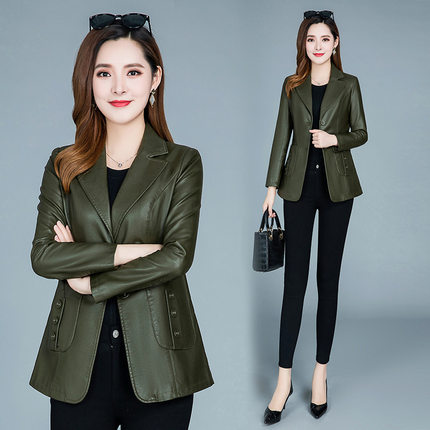 秋冬今年流行的新款风衣短款韩版显瘦中年女装PU皮小西装皮衣外套