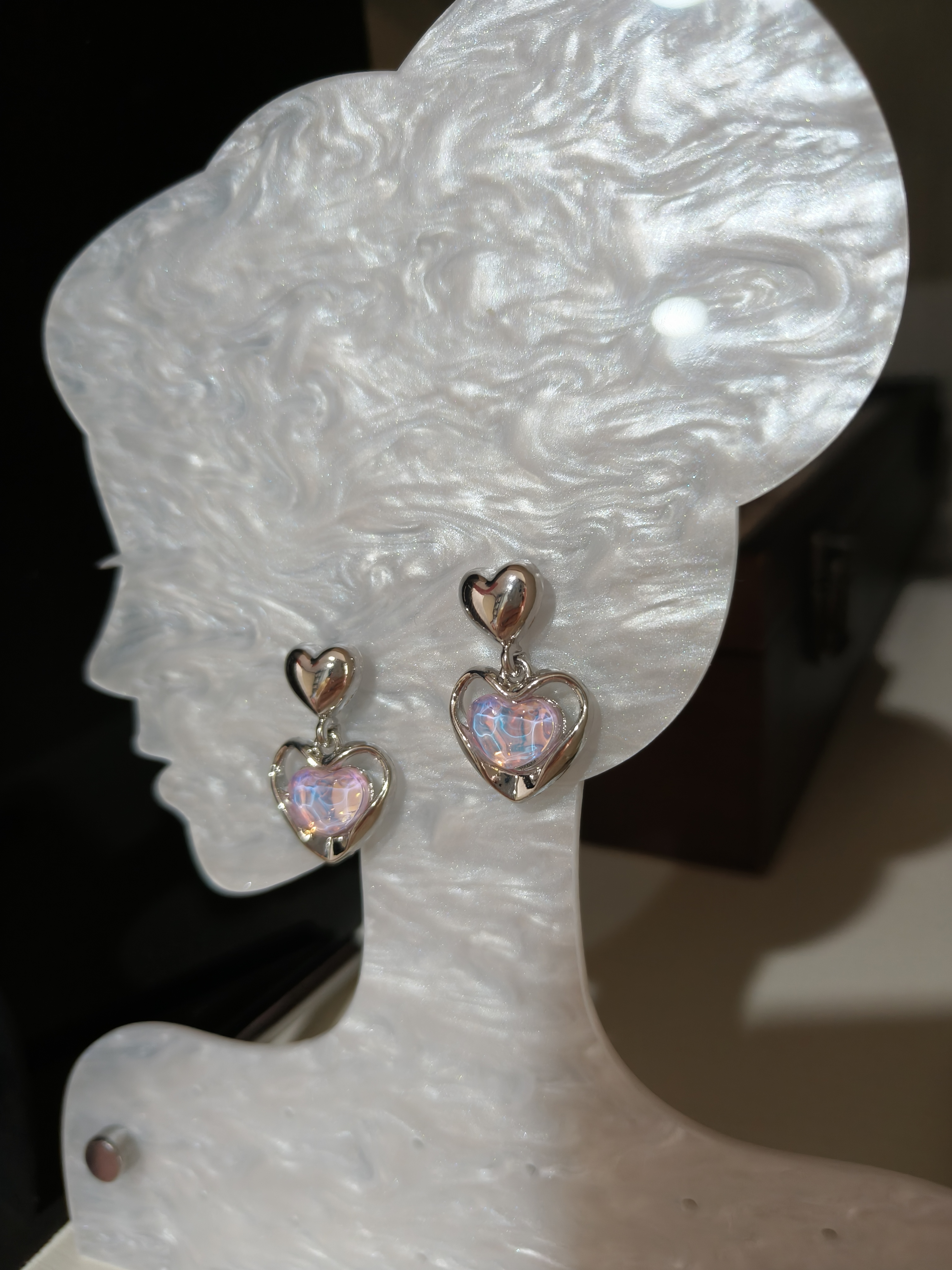 是Alice。幻粉色爱心耳钉