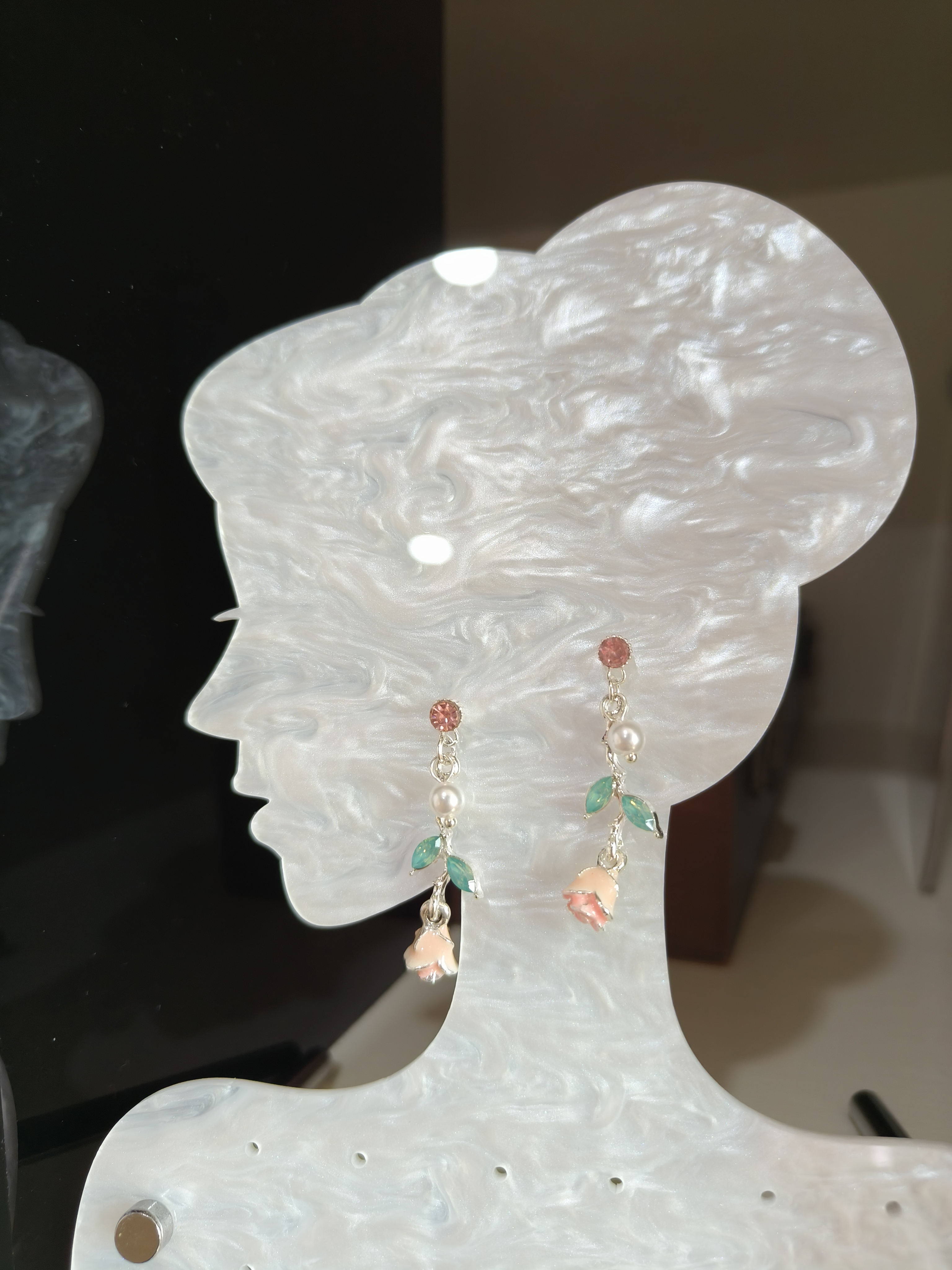 是Alice。情人眼里出西施少女心粉玫瑰仿珍珠镶钻耳钉