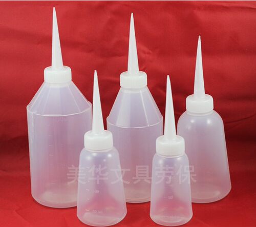 本款产品参与本店满19.9元包邮活动（包邮只发申通，偏远地区除港澳工业用点胶瓶 用于手工点胶，点钻，装酒精，装颜料等等。使用方法：倒进配好的胶水，拧上盖子，用剪刀剪开口子即可，口子大小按您自己需要的控制。有个别瓶子装太稀的液体会出现瓶口漏气漏水现象，要求较高的亲购前请咨询客服，量大也请联系客服，谢谢